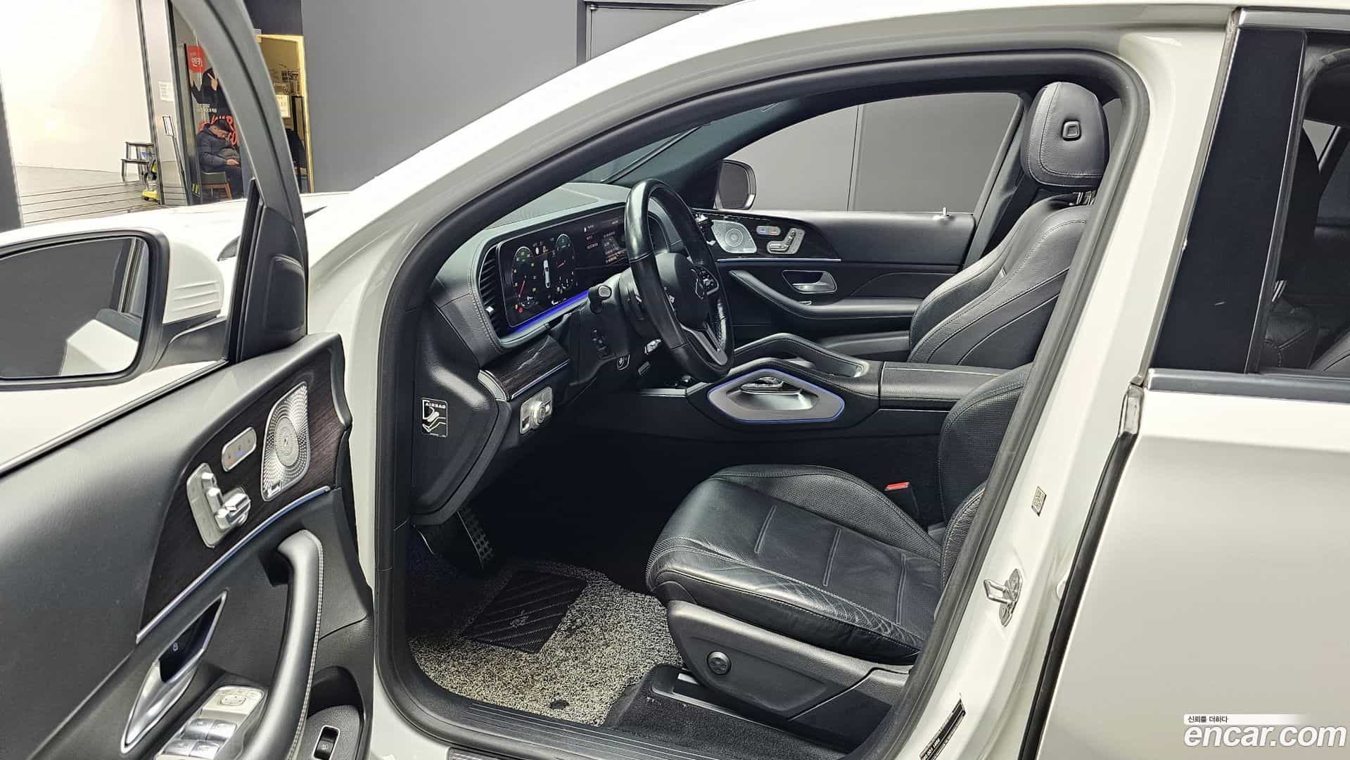 GLE-Class Mercedes-Benz 2021.1-INNER-010