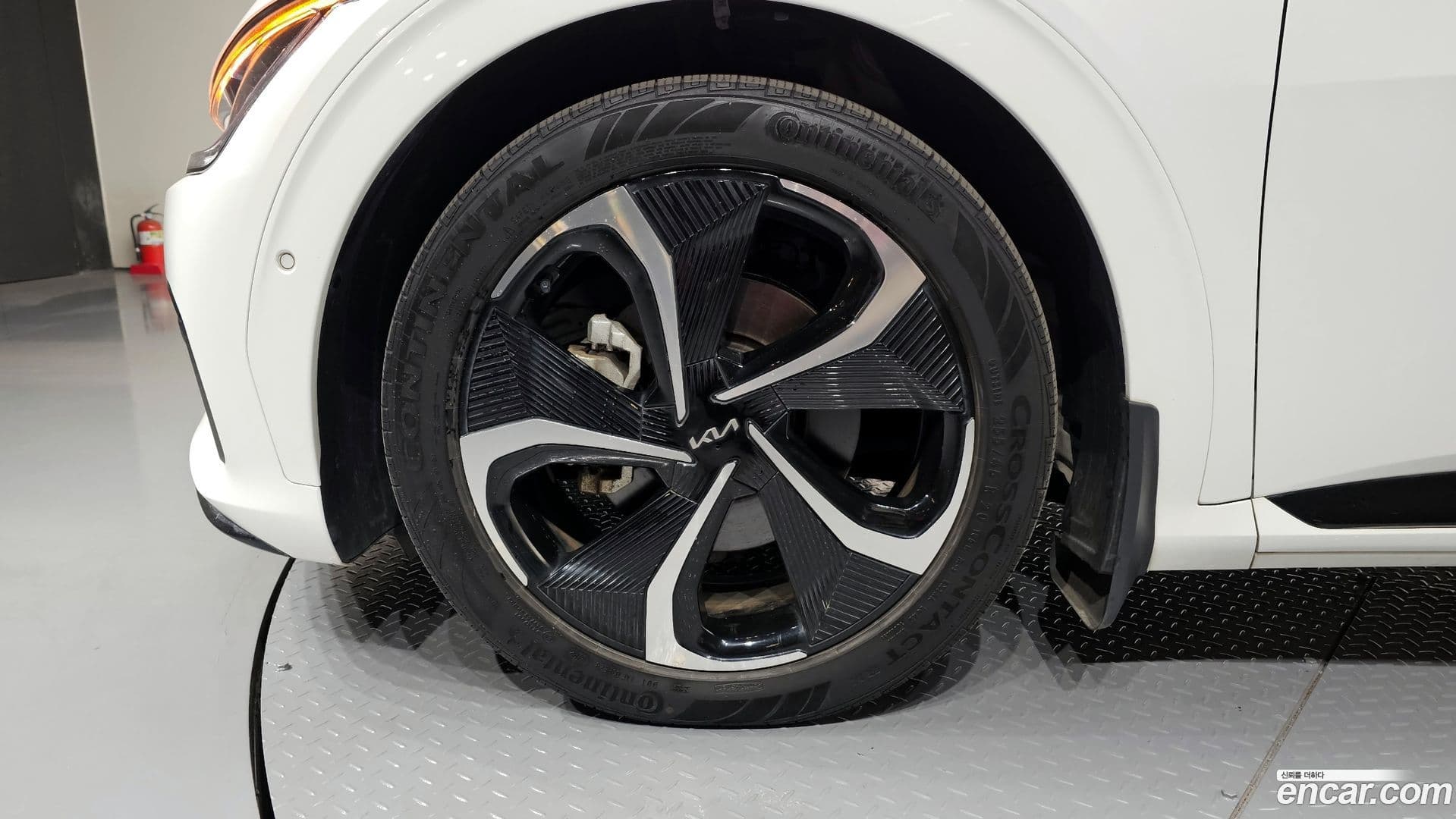 Main__Slider__Photo:EV6 Kia 2023.2-4