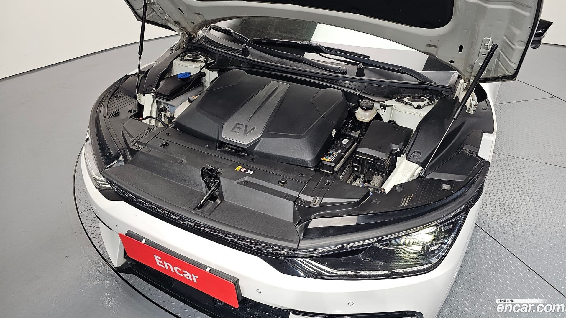 Main__Slider__Photo:EV6 Kia 2023.2-5