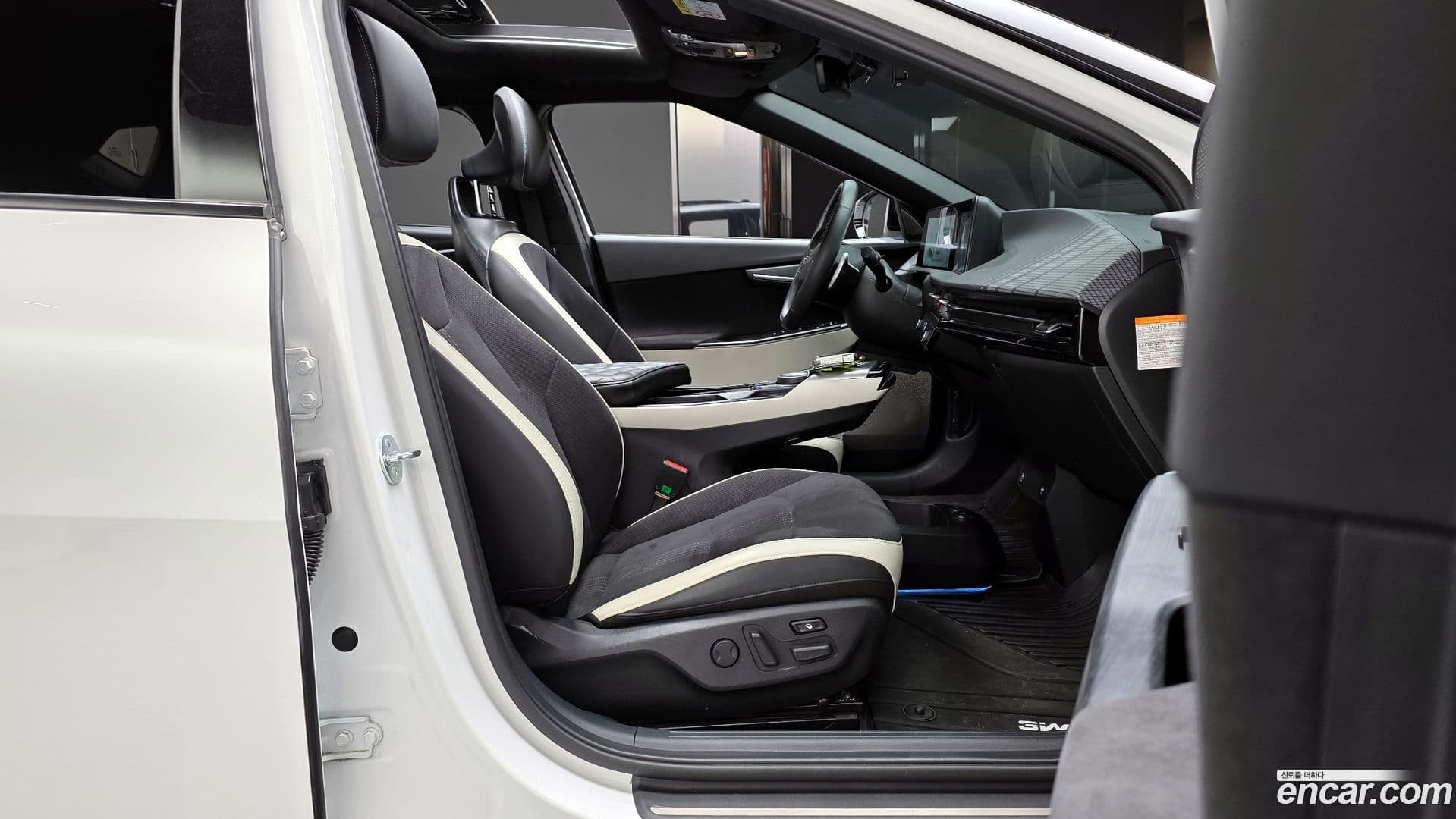 Main__Slider__Photo:EV6 Kia 2023.2-9