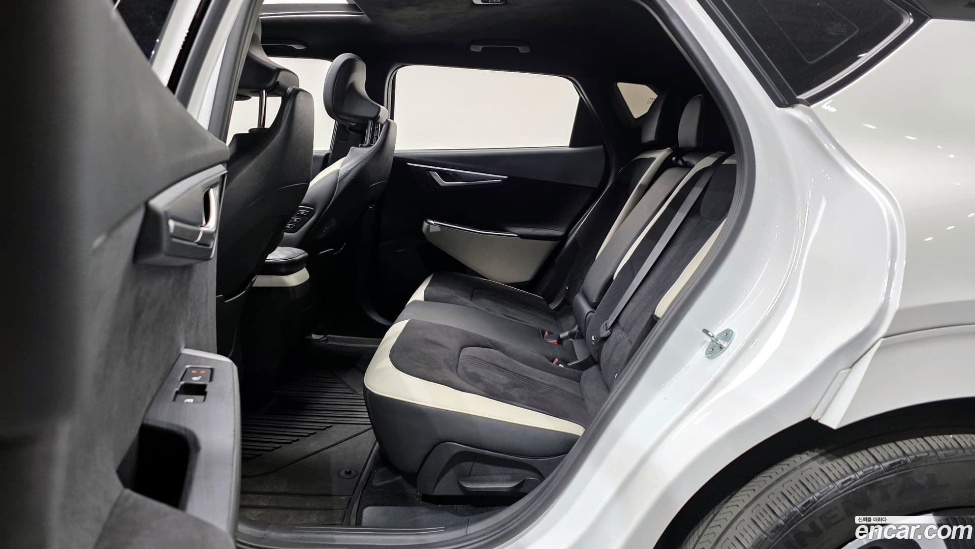 Main__Slider__Photo:EV6 Kia 2023.2-11