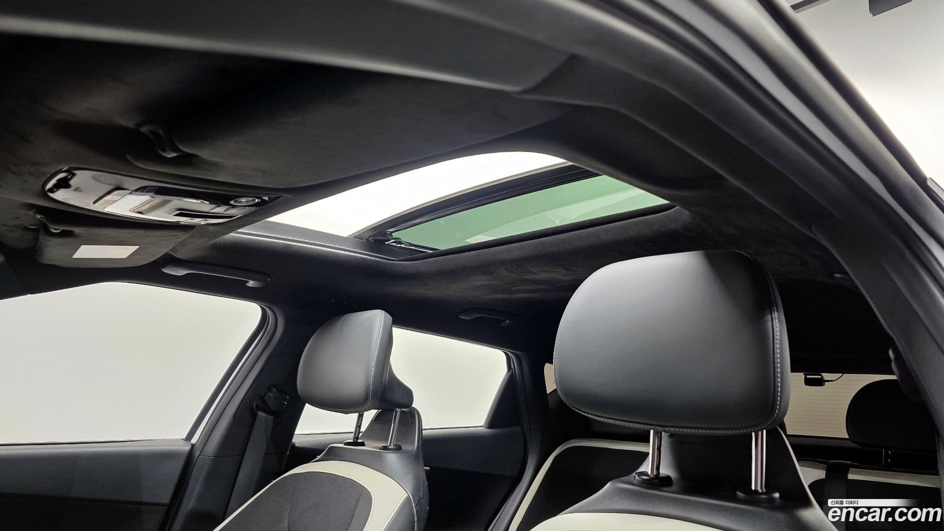 Main__Slider__Photo:EV6 Kia 2023.2-18