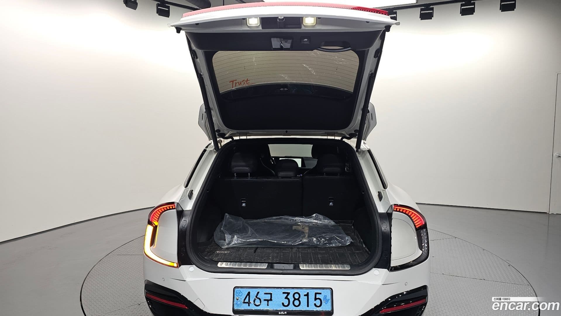 Main__Slider__Photo:EV6 Kia 2023.2-19