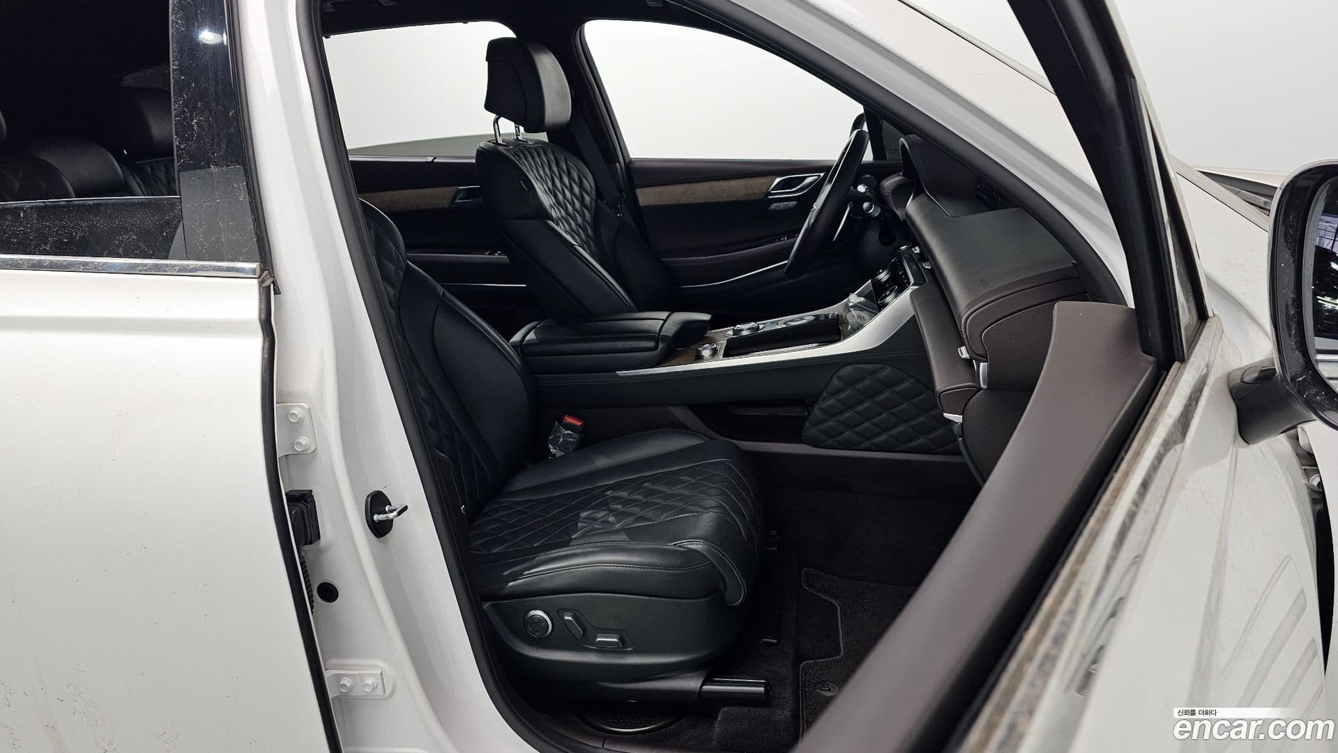 Main__Slider__Photo:GV80 Genesis 2021.11-9