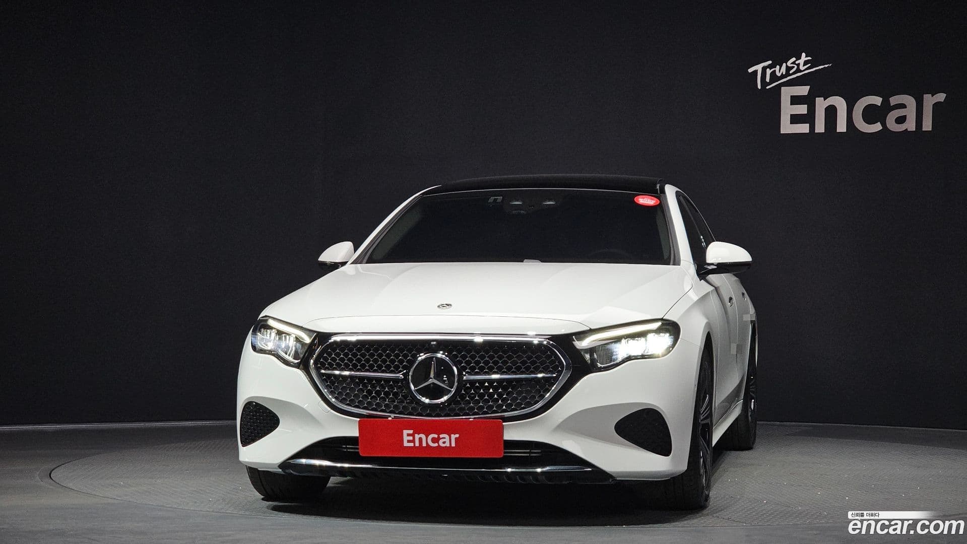 Main__Slider__Photo:E-Class Mercedes-Benz 2024.8-2