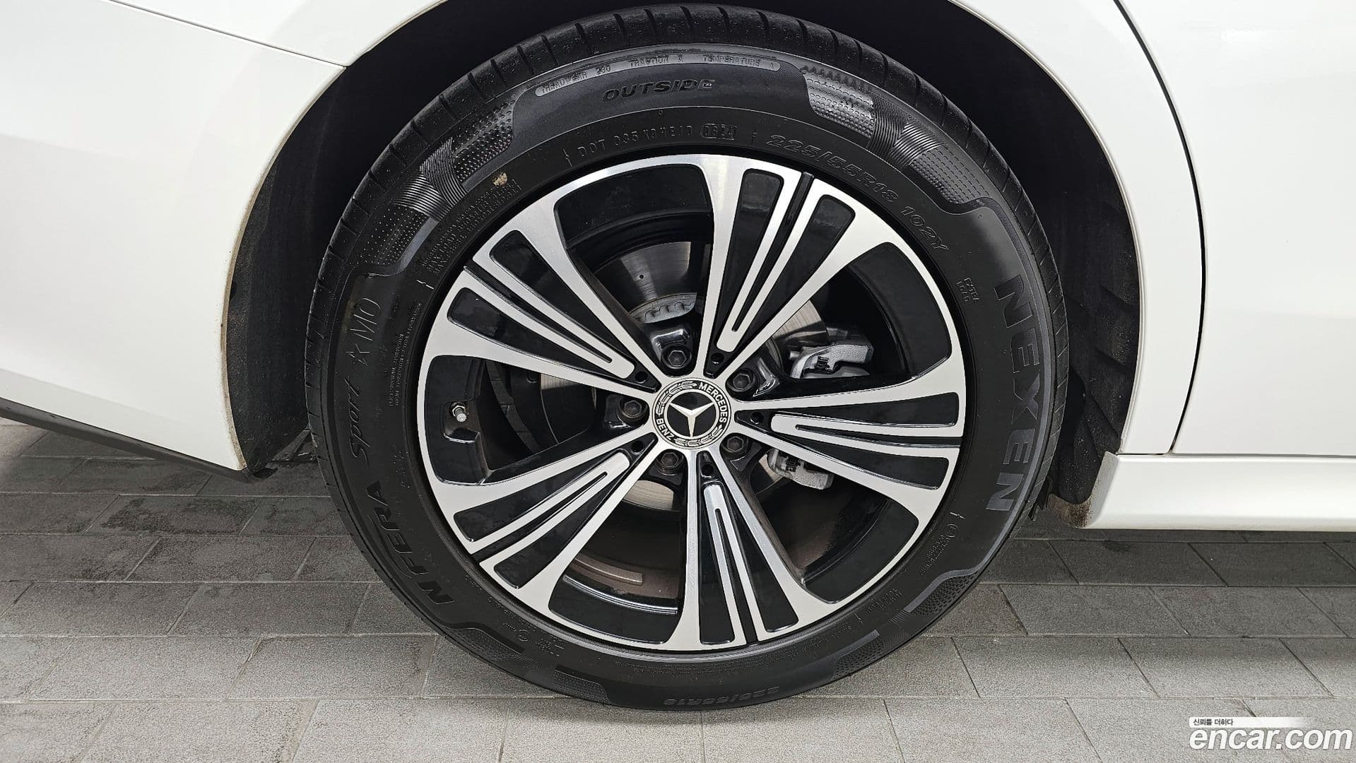 Main__Slider__Photo:E-Class Mercedes-Benz 2024.8-4