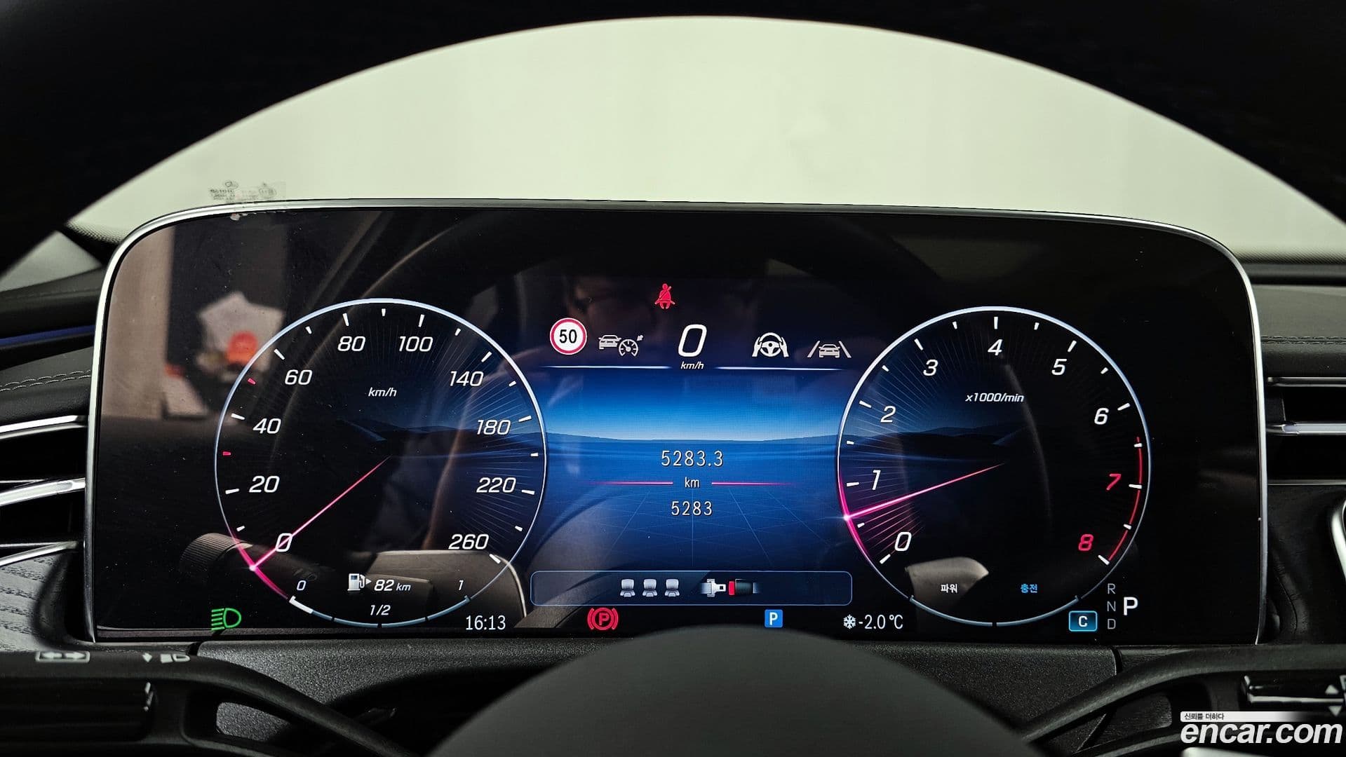 Main__Slider__Photo:E-Class Mercedes-Benz 2024.8-7