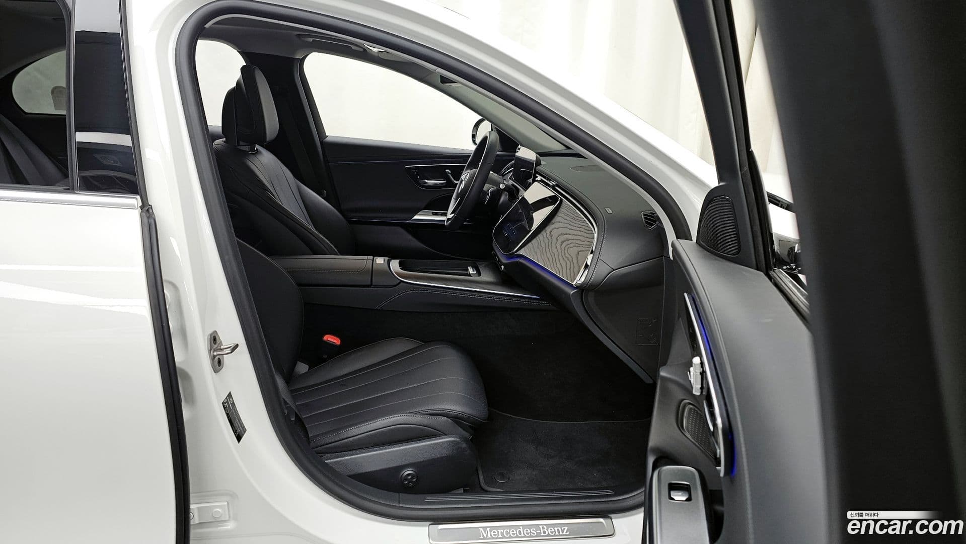 Main__Slider__Photo:E-Class Mercedes-Benz 2024.8-10