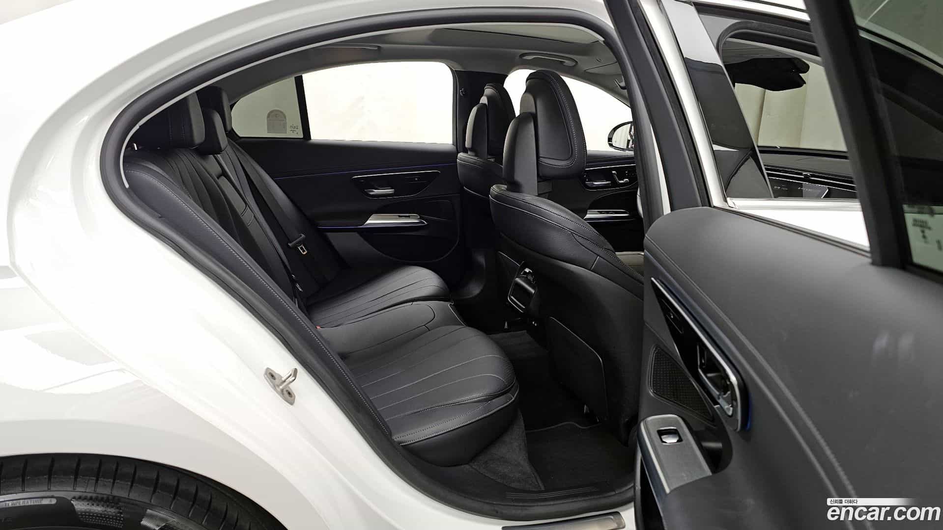 E-Class Mercedes-Benz 2024.8-OPTION-016