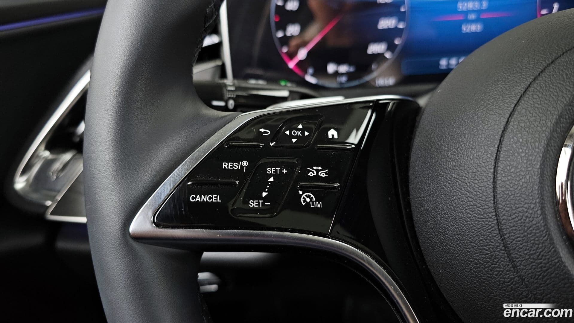 Main__Slider__Photo:E-Class Mercedes-Benz 2024.8-16