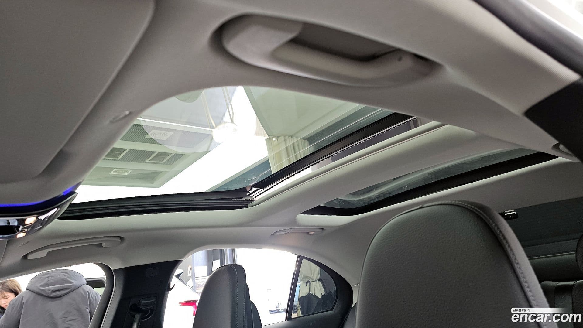 Main__Slider__Photo:E-Class Mercedes-Benz 2024.8-17