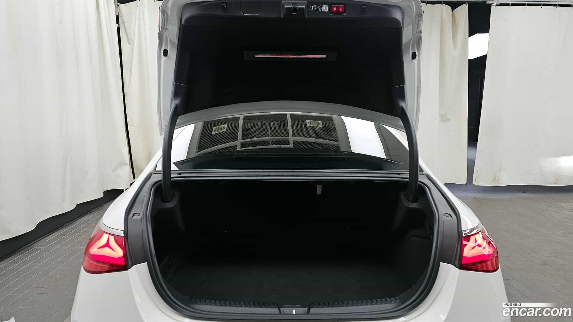 E-Class Mercedes-Benz 2024.8-OPTION-024