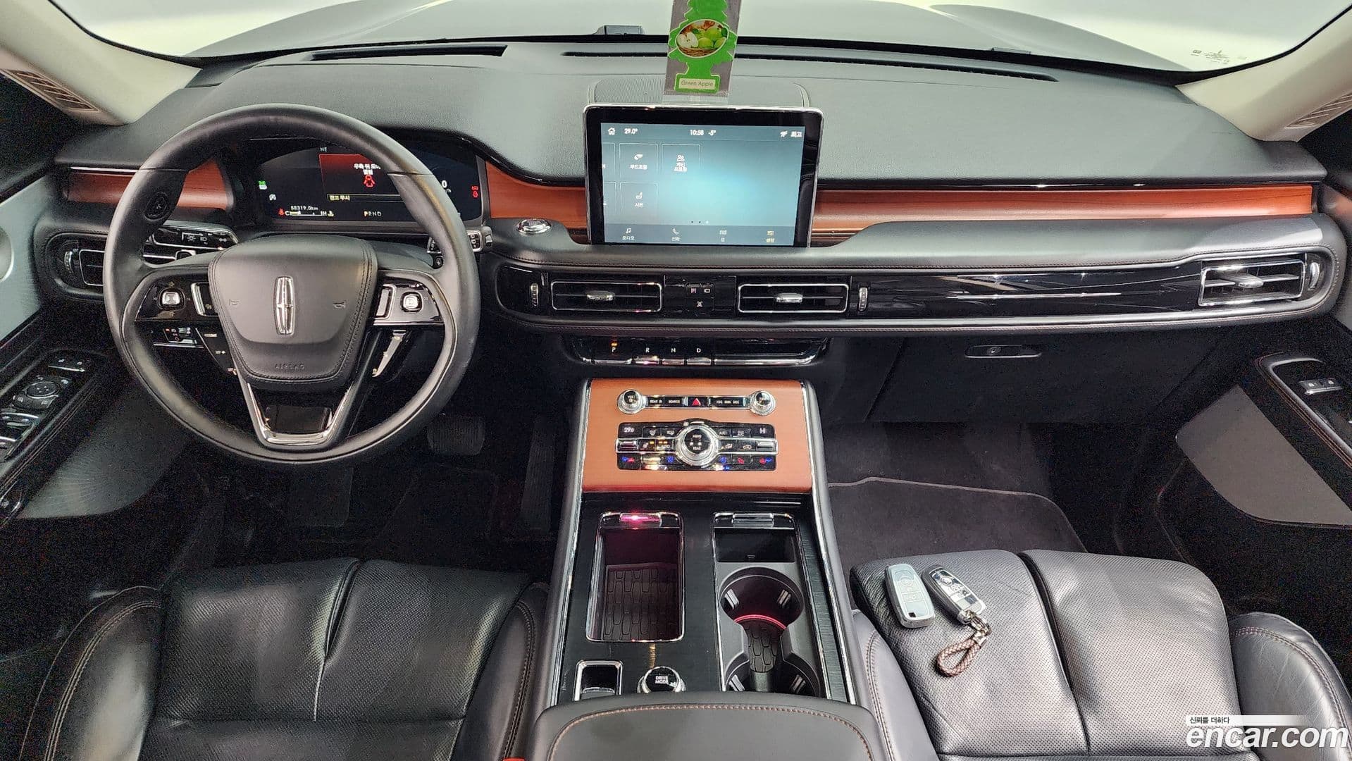 Main__Slider__Photo:Aviator Lincoln 2020.8-6