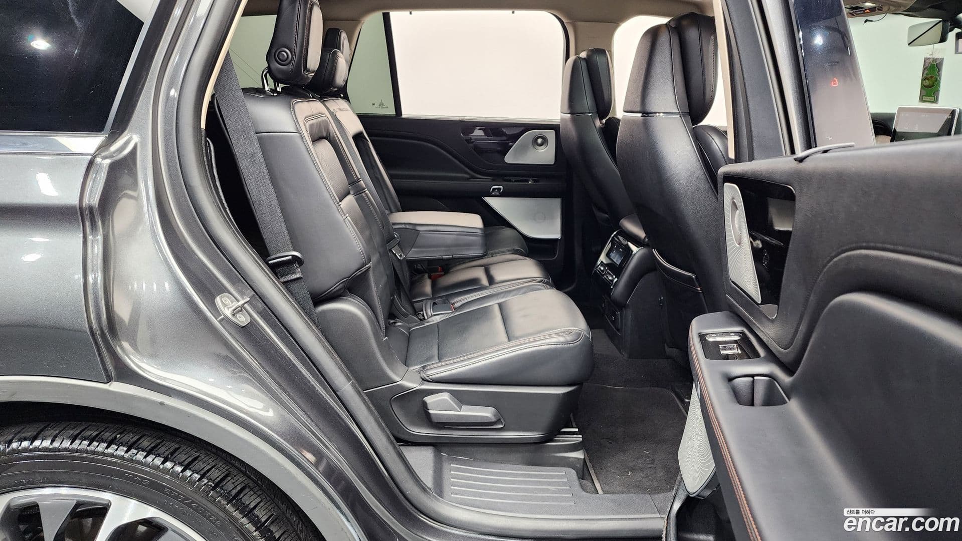 Main__Slider__Photo:Aviator Lincoln 2020.8-11