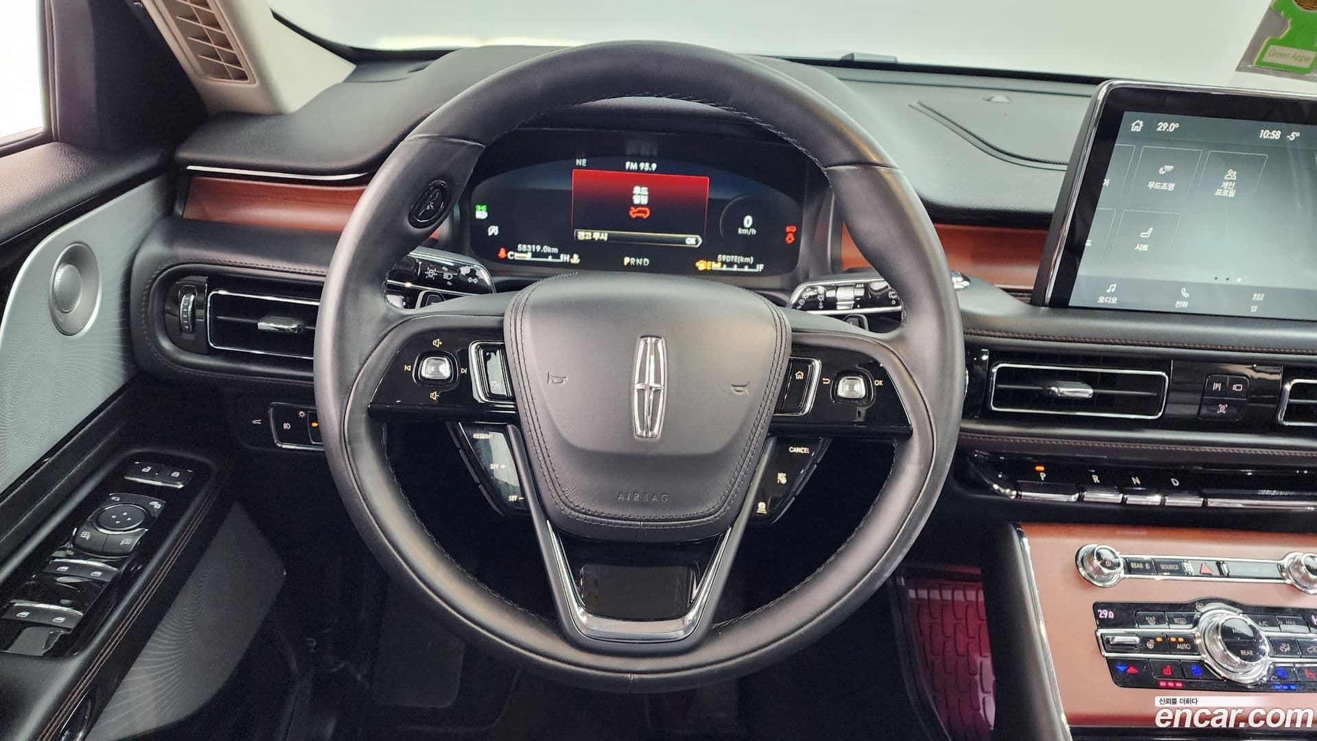 Main__Slider__Photo:Aviator Lincoln 2020.8-12