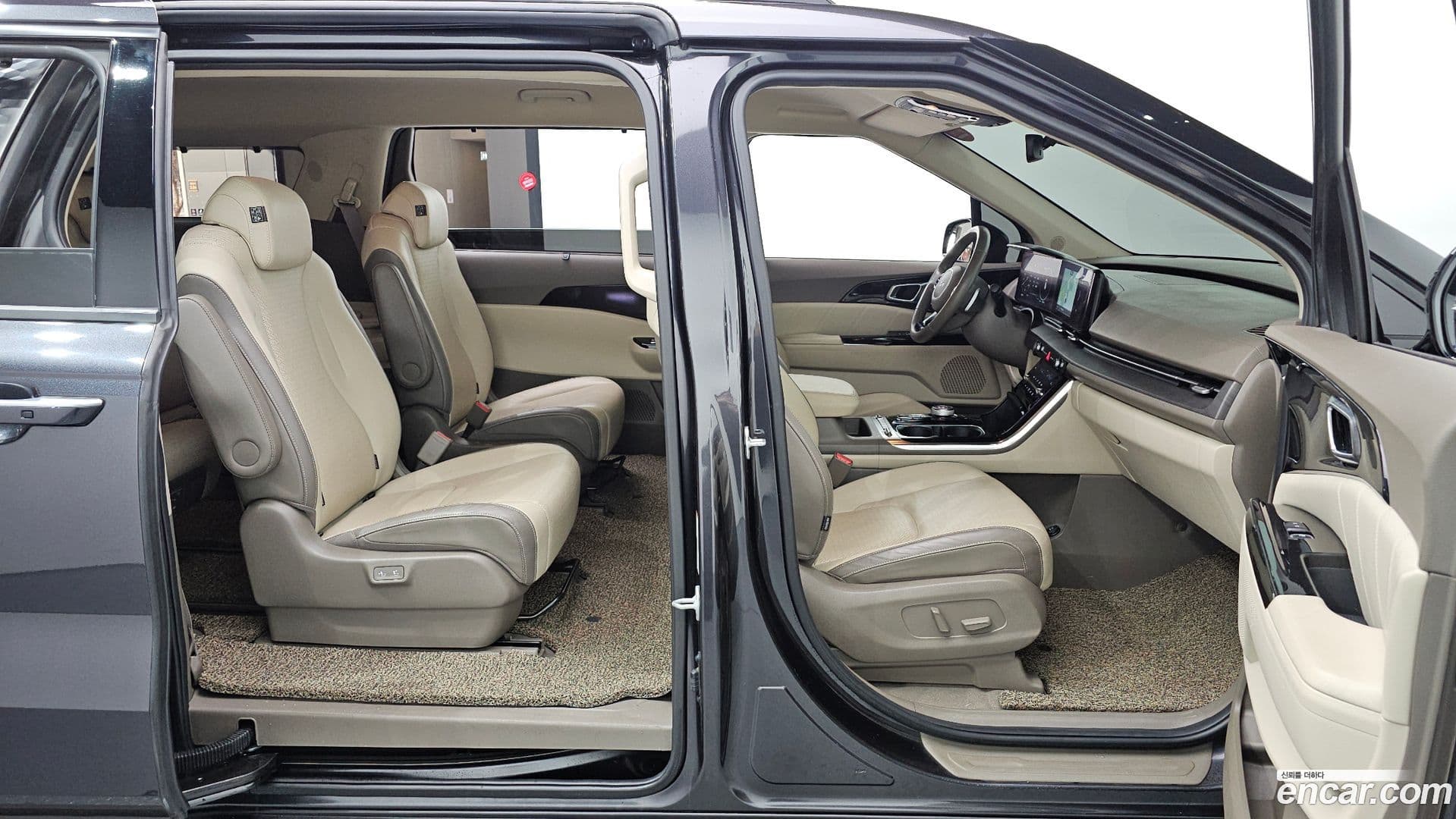 Main__Slider__Photo:Canival Kia 2023.0-18