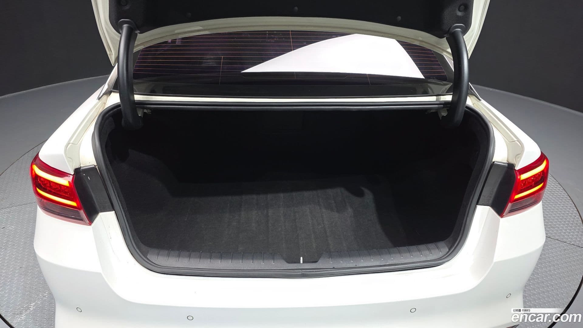 Main__Slider__Photo:K5 Kia 2015.7-19