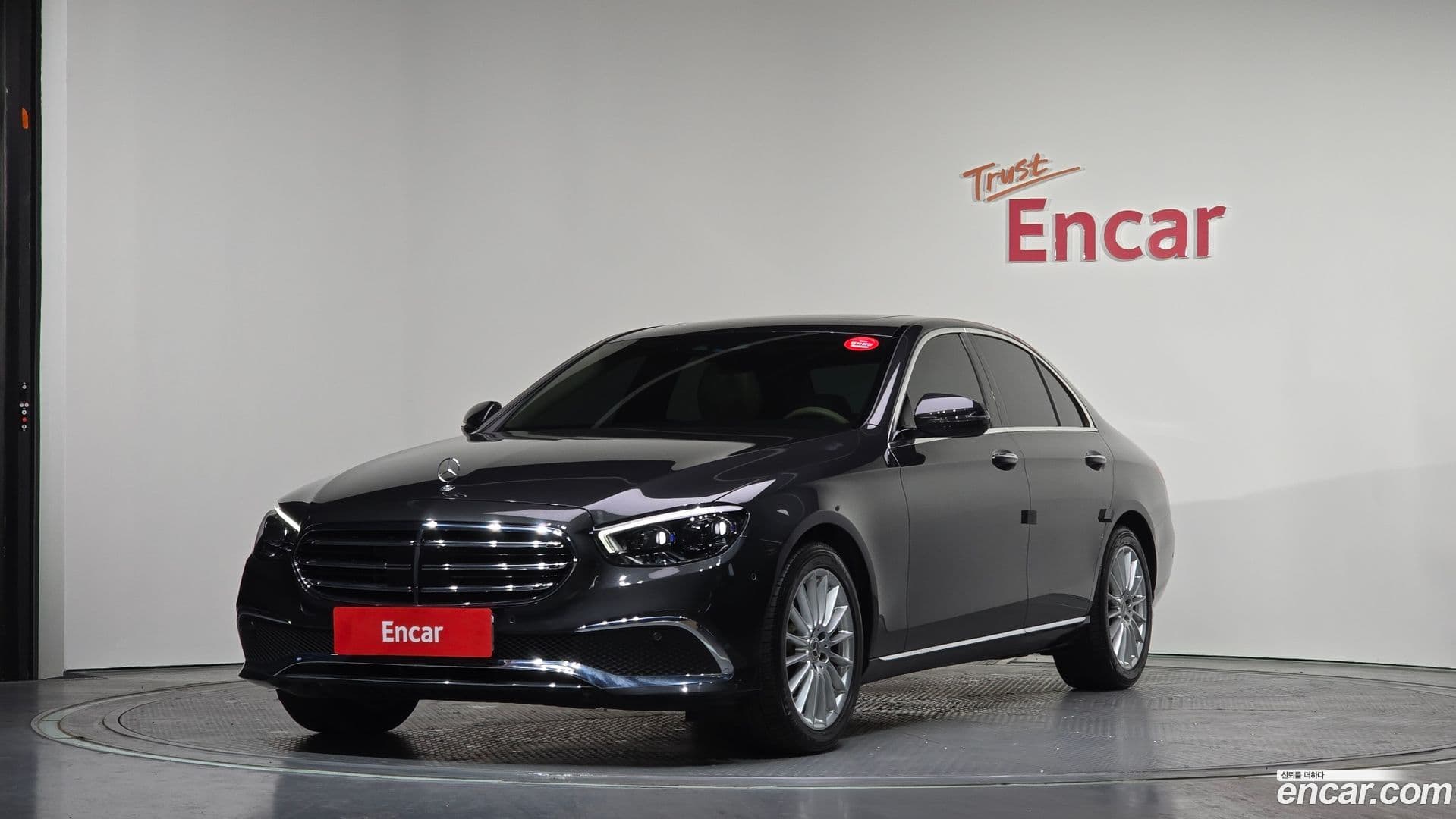 Main__Slider__Photo:E-Class Mercedes-Benz 2021.2-0