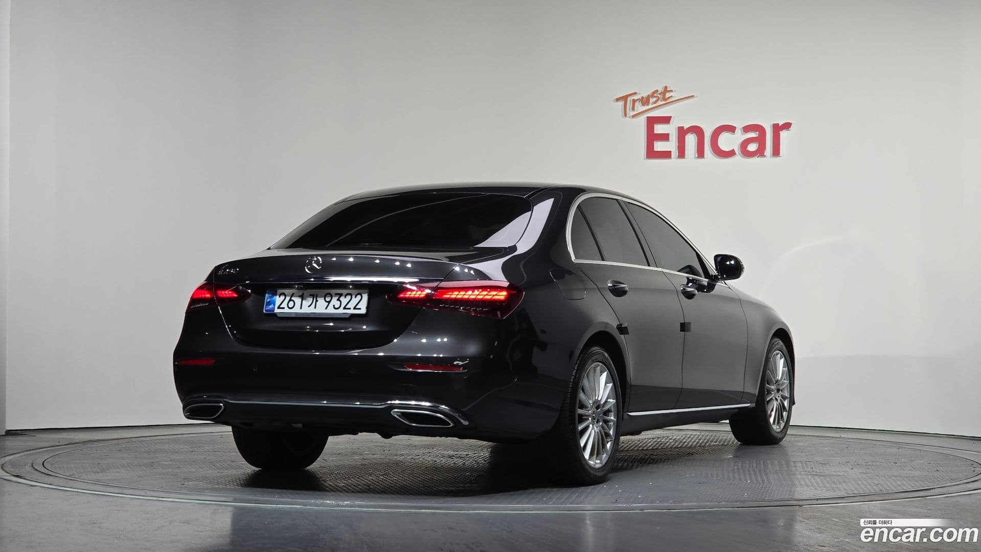 Main__Slider__Photo:E-Class Mercedes-Benz 2021.2-1