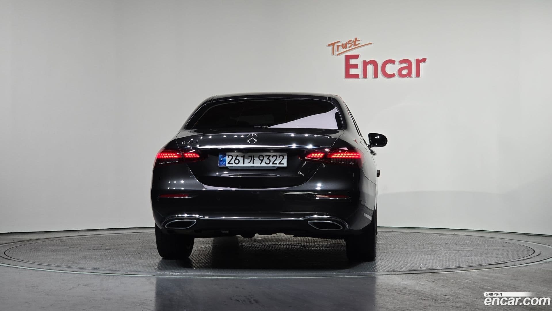 Main__Slider__Photo:E-Class Mercedes-Benz 2021.2-3