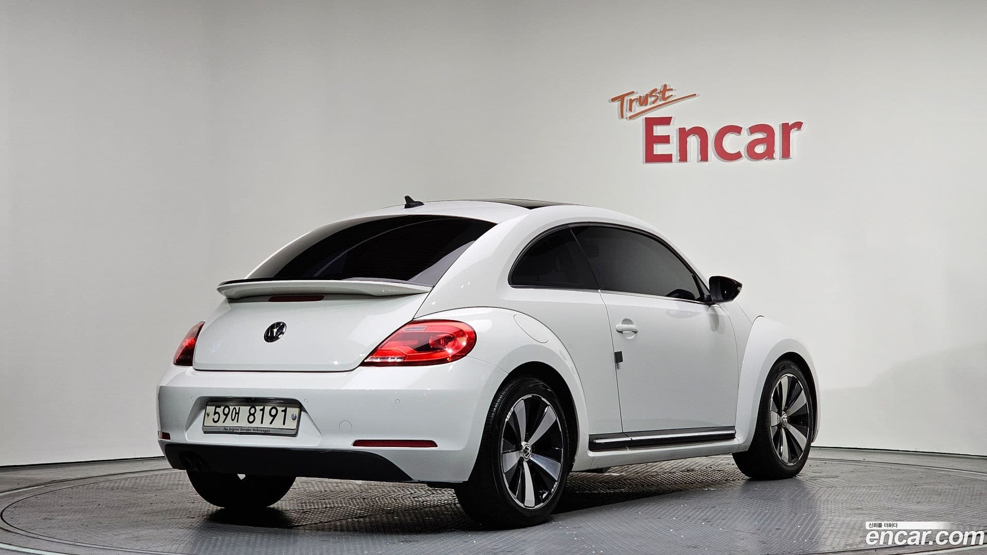 Main__Slider__Photo:Beatle Volkswagen 2012.9-1