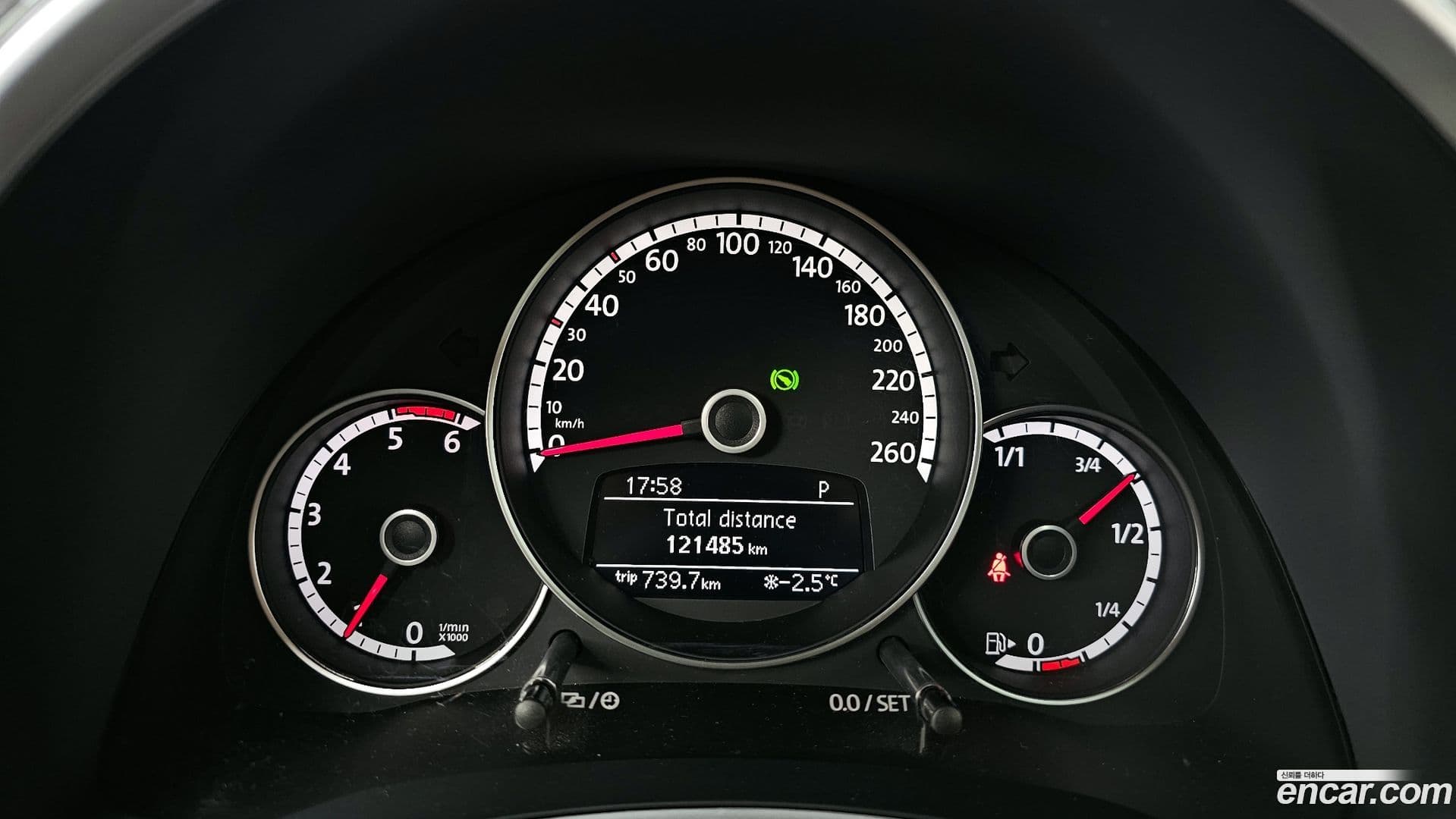 Main__Slider__Photo:Beatle Volkswagen 2012.9-7