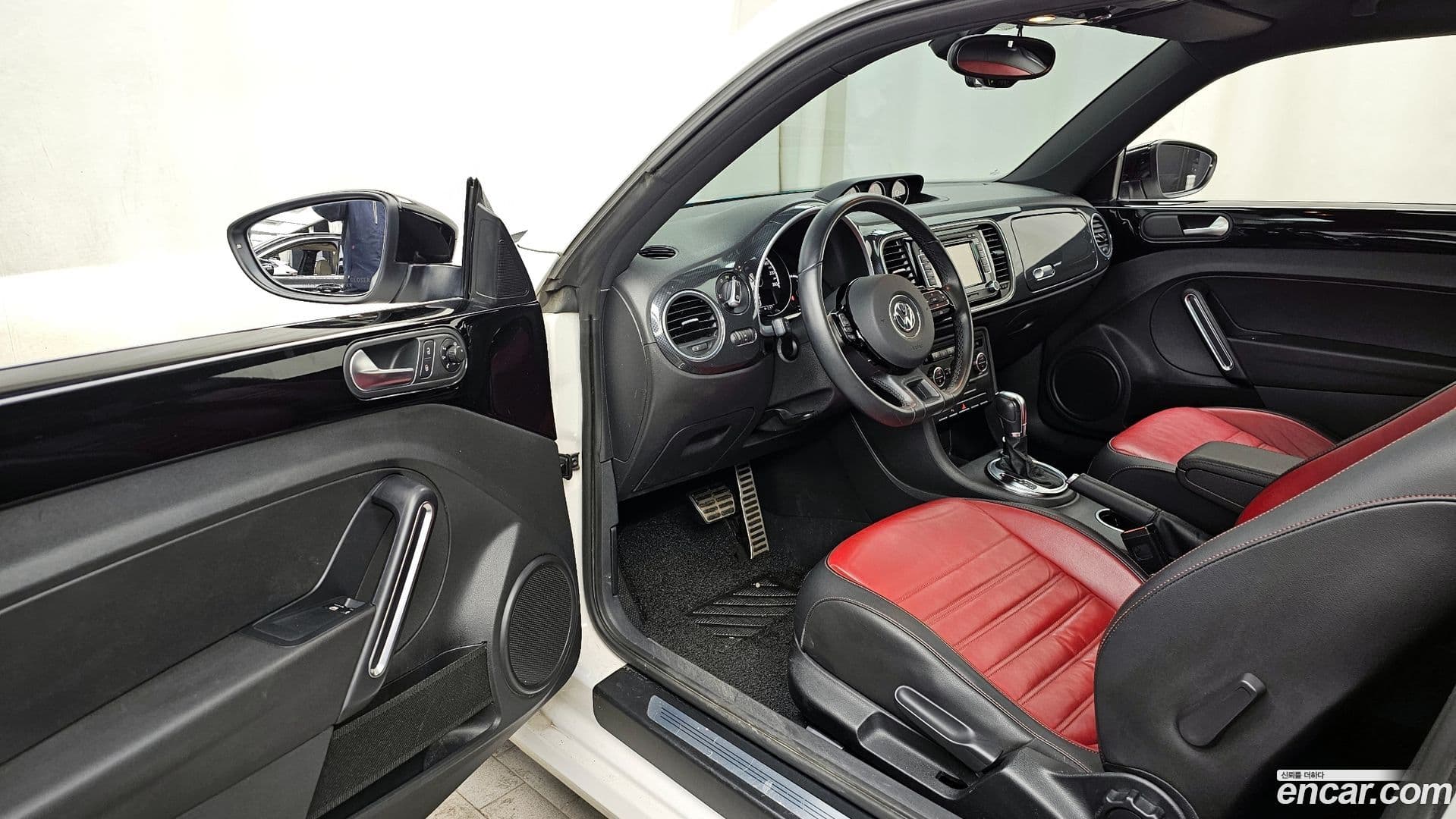 Main__Slider__Photo:Beatle Volkswagen 2012.9-9