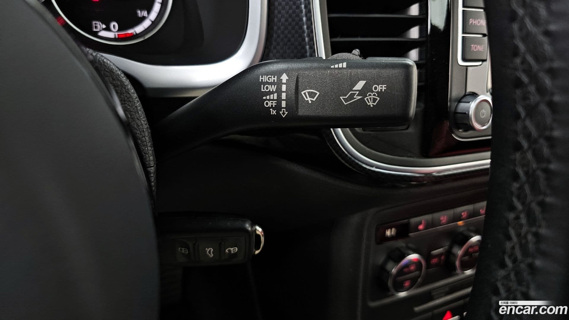 Main__Slider__Photo:Beatle Volkswagen 2012.9-14