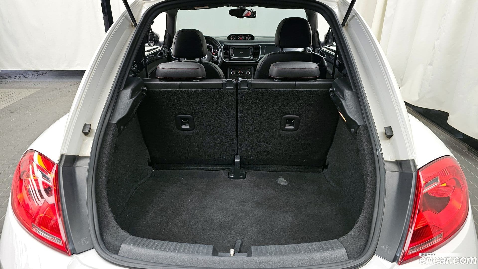 Main__Slider__Photo:Beatle Volkswagen 2012.9-19