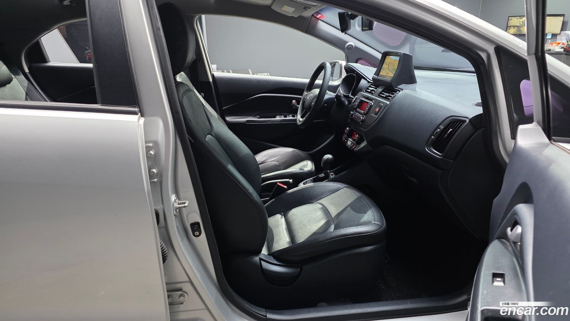 Main__Slider__Photo:pride Kia 2012.0-10