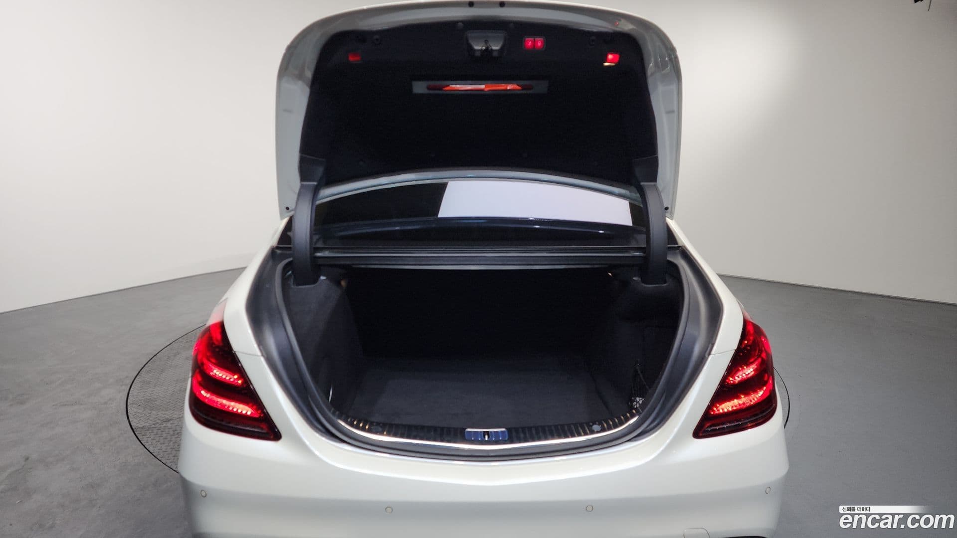 Main__Slider__Photo:S-Class Mercedes-Benz 2015.9-19