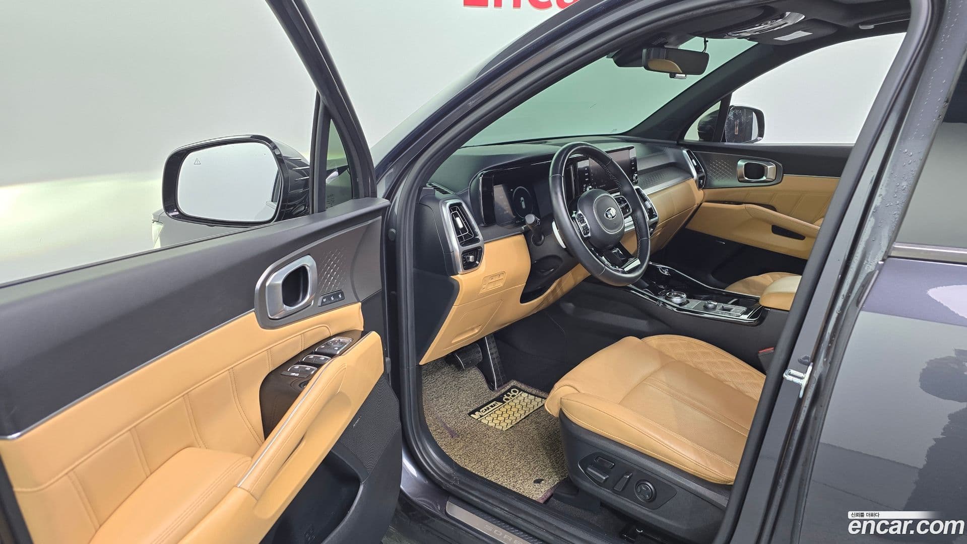 Main__Slider__Photo:Sorento Kia 2021.0-9