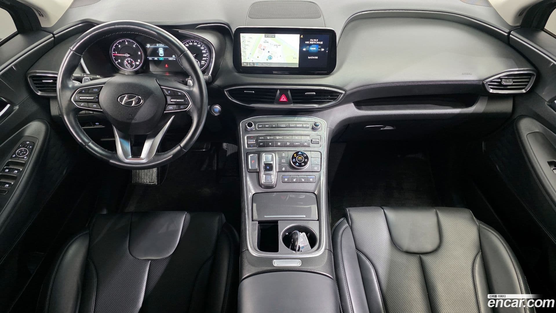 Main__Slider__Photo:Santafe Hyundai 2022.3-6