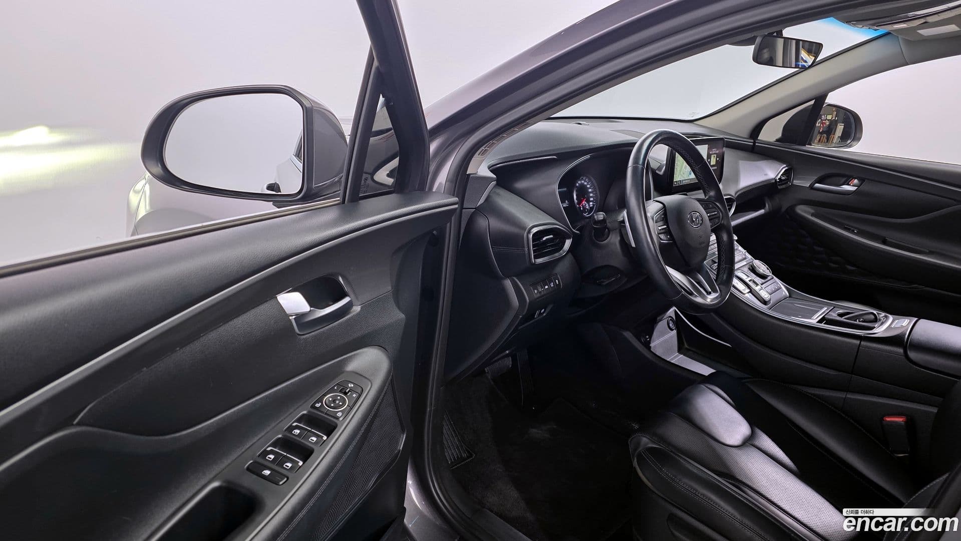 Main__Slider__Photo:Santafe Hyundai 2022.3-9