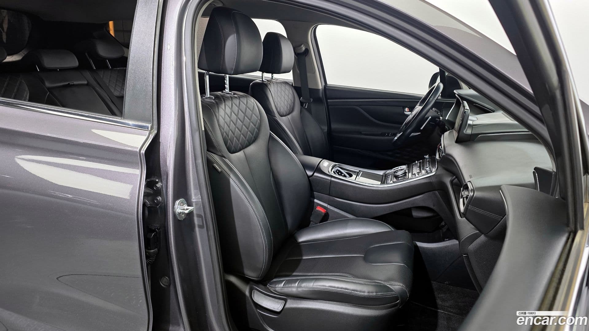 Main__Slider__Photo:Santafe Hyundai 2022.3-11