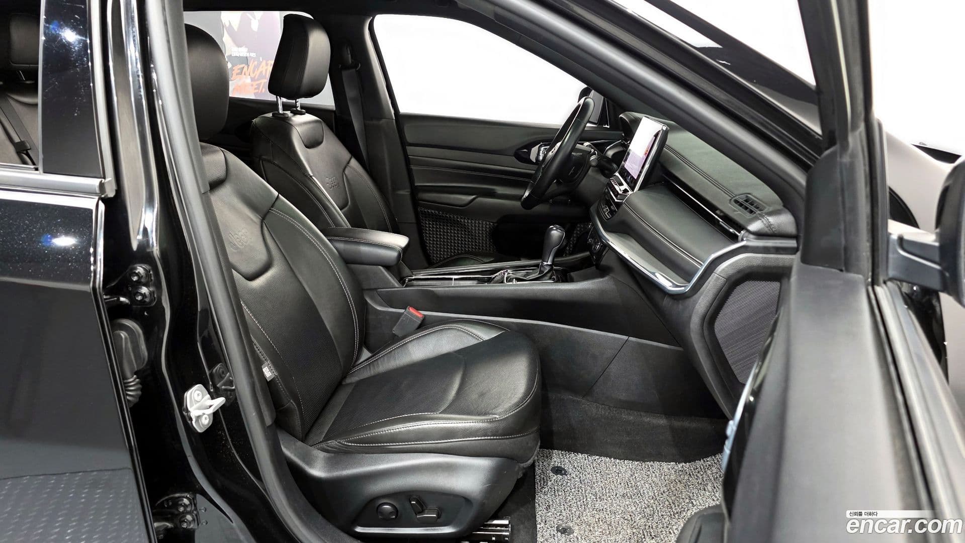 Main__Slider__Photo:Compass Jeep 2022.8-10