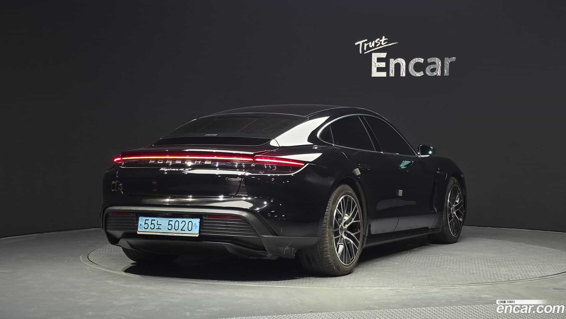 Taycan Porsche 2021.1-OUTER-002
