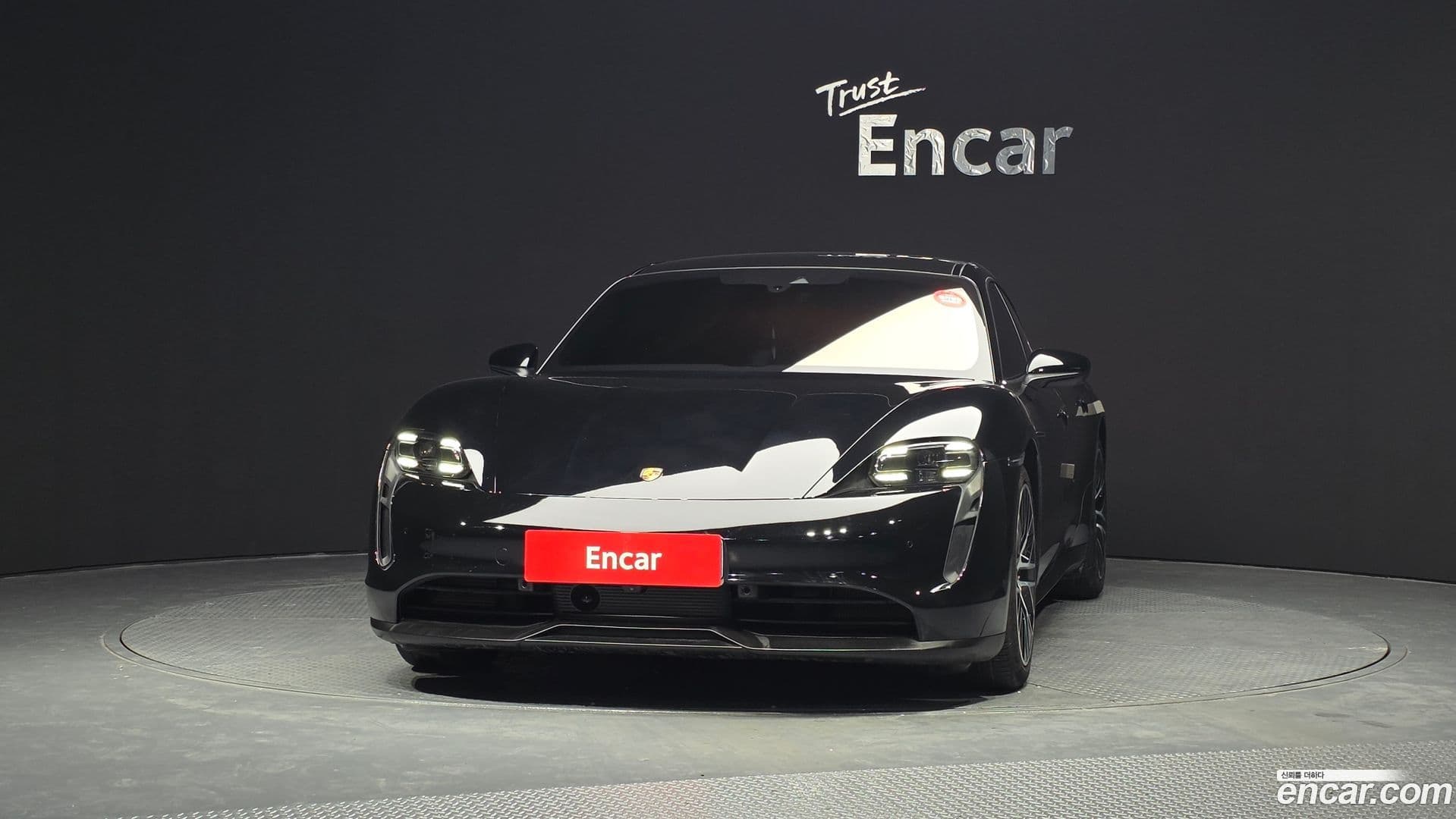 Main__Slider__Photo:Taycan Porsche 2021.1-2