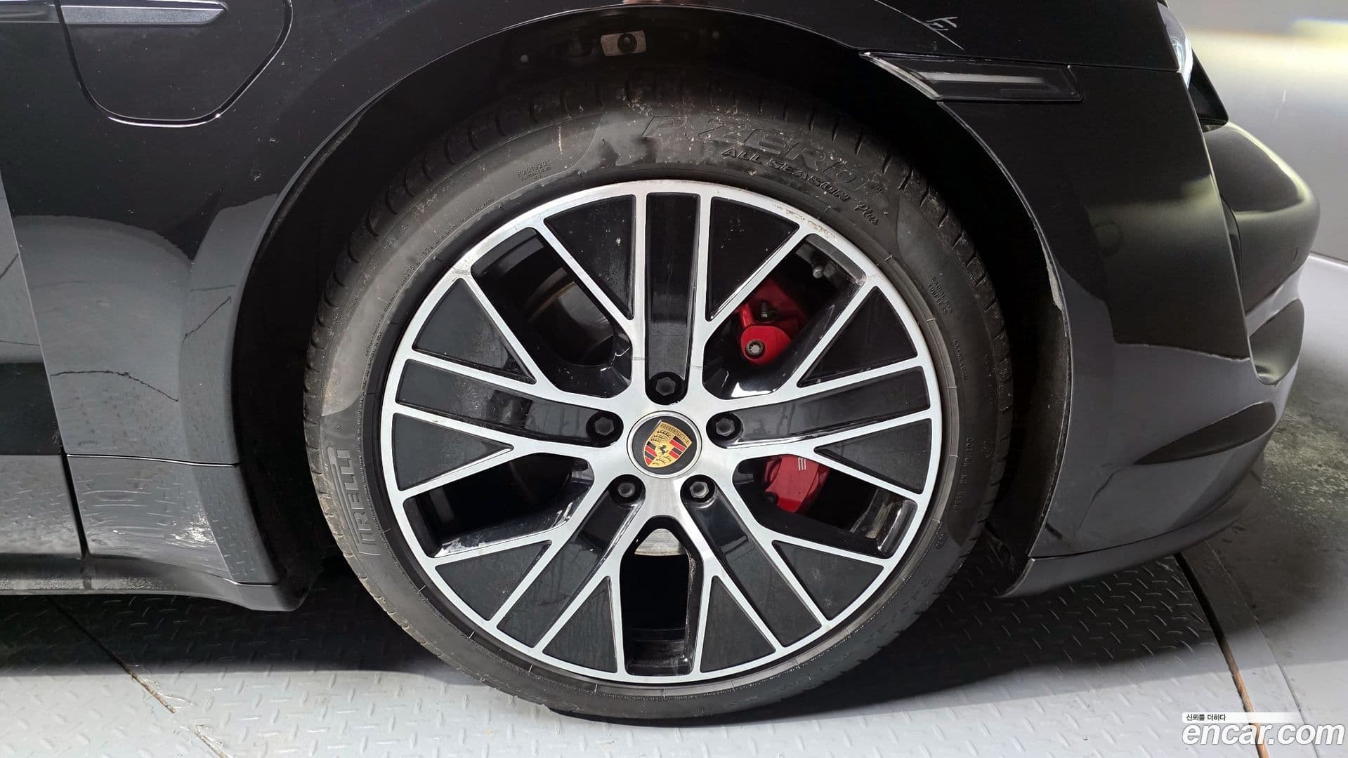 Main__Slider__Photo:Taycan Porsche 2021.1-4