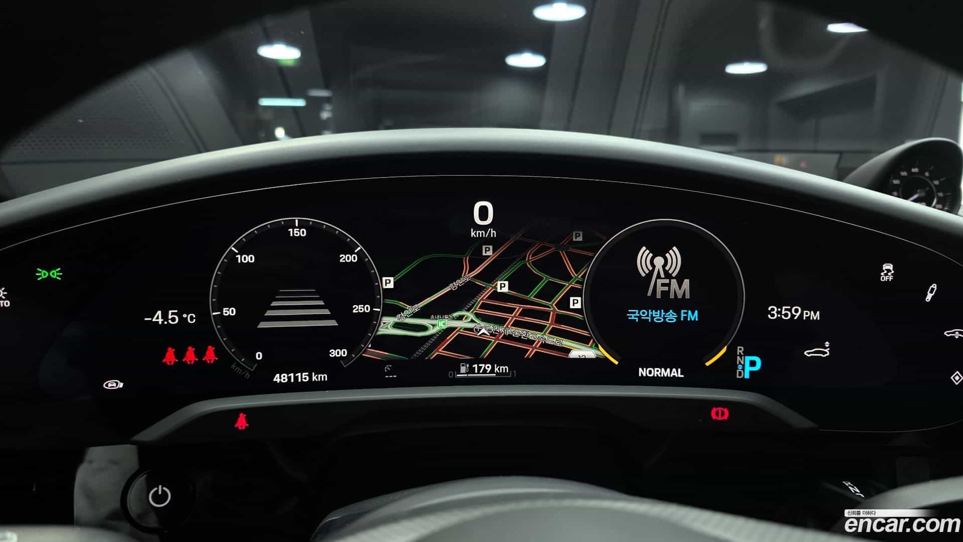 Taycan Porsche 2021.1-INNER-008