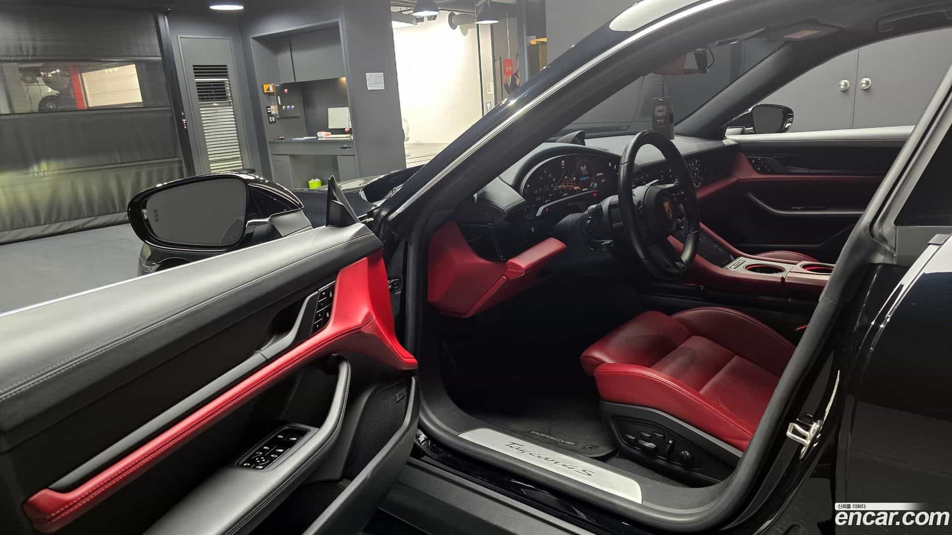 Taycan Porsche 2021.1-INNER-010