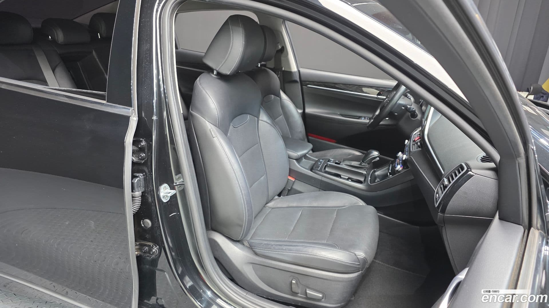 Main__Slider__Photo:Grandeur Hyundai 2018.11-11