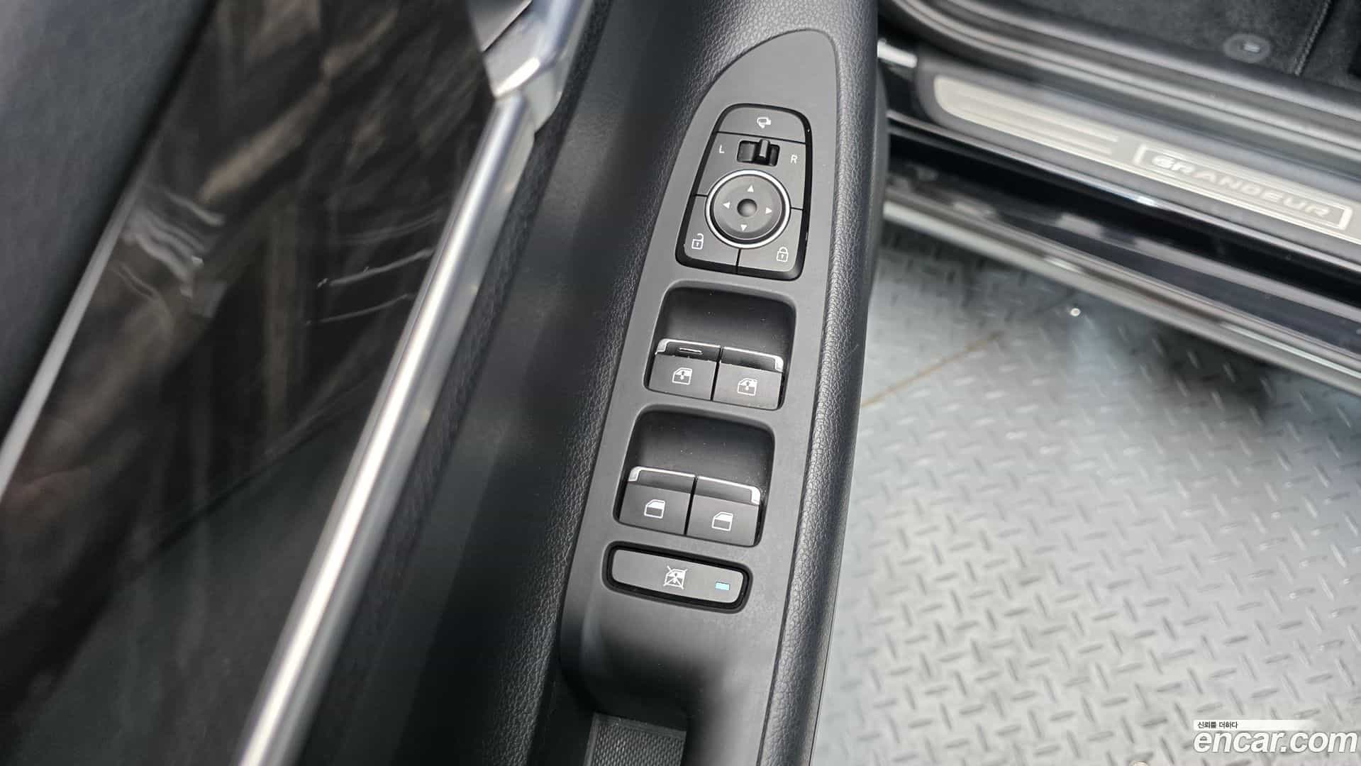 Grandeur Hyundai 2018.11-OPTION-018