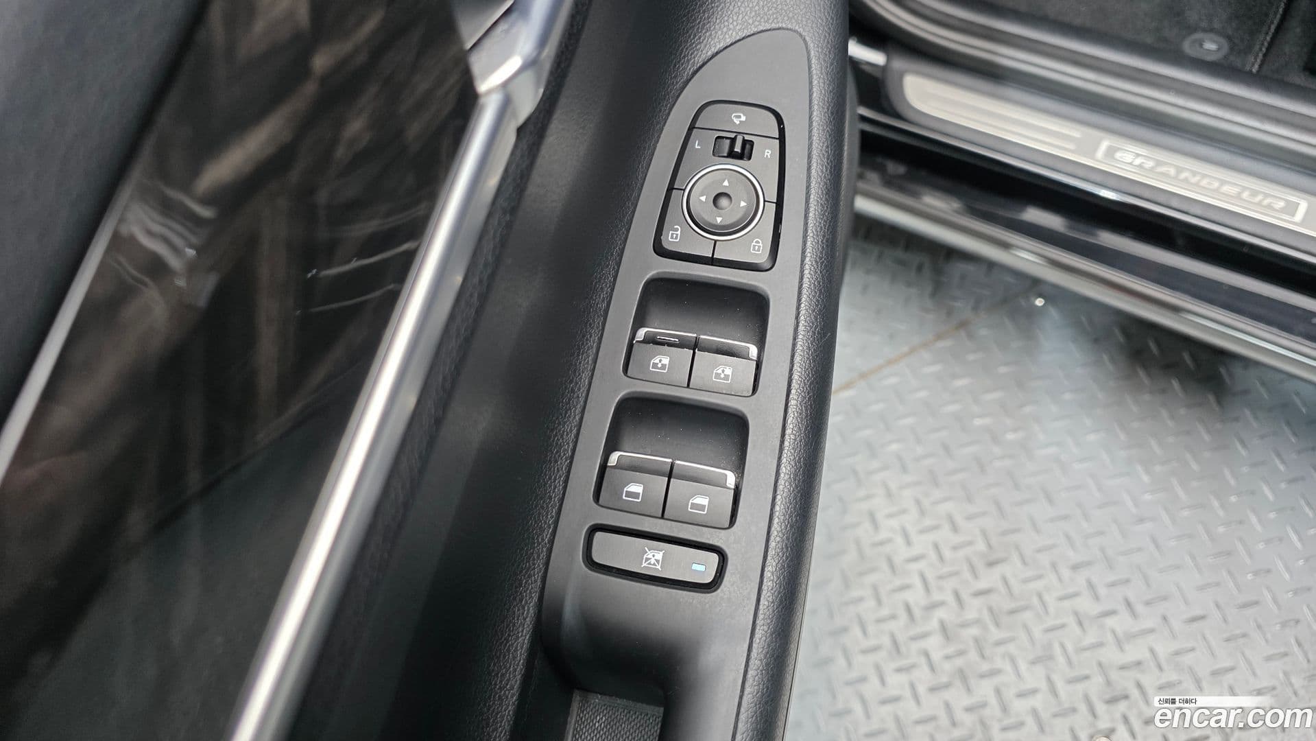 Main__Slider__Photo:Grandeur Hyundai 2018.11-13