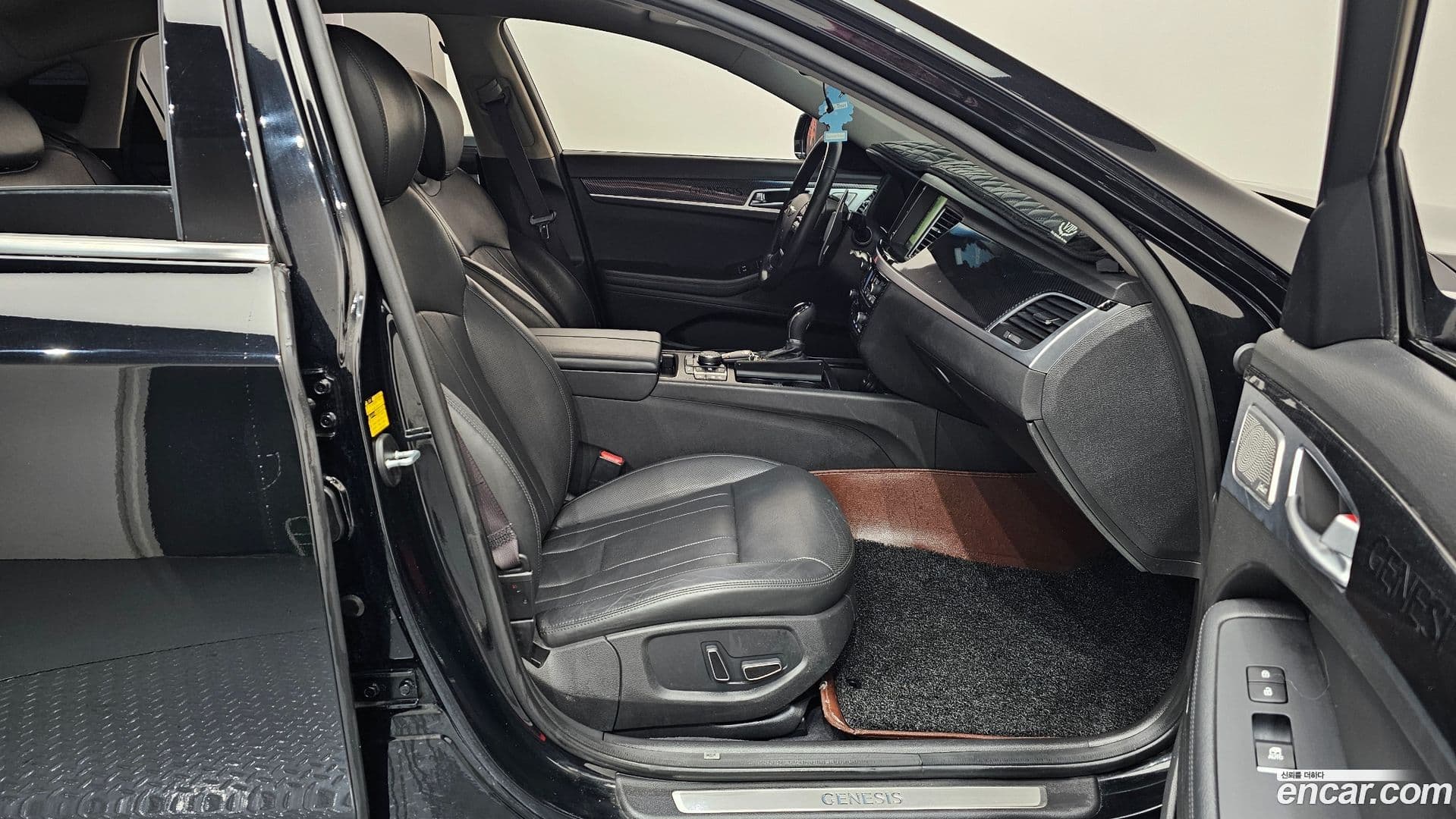 Main__Slider__Photo:Genesis Hyundai 2015.10-10