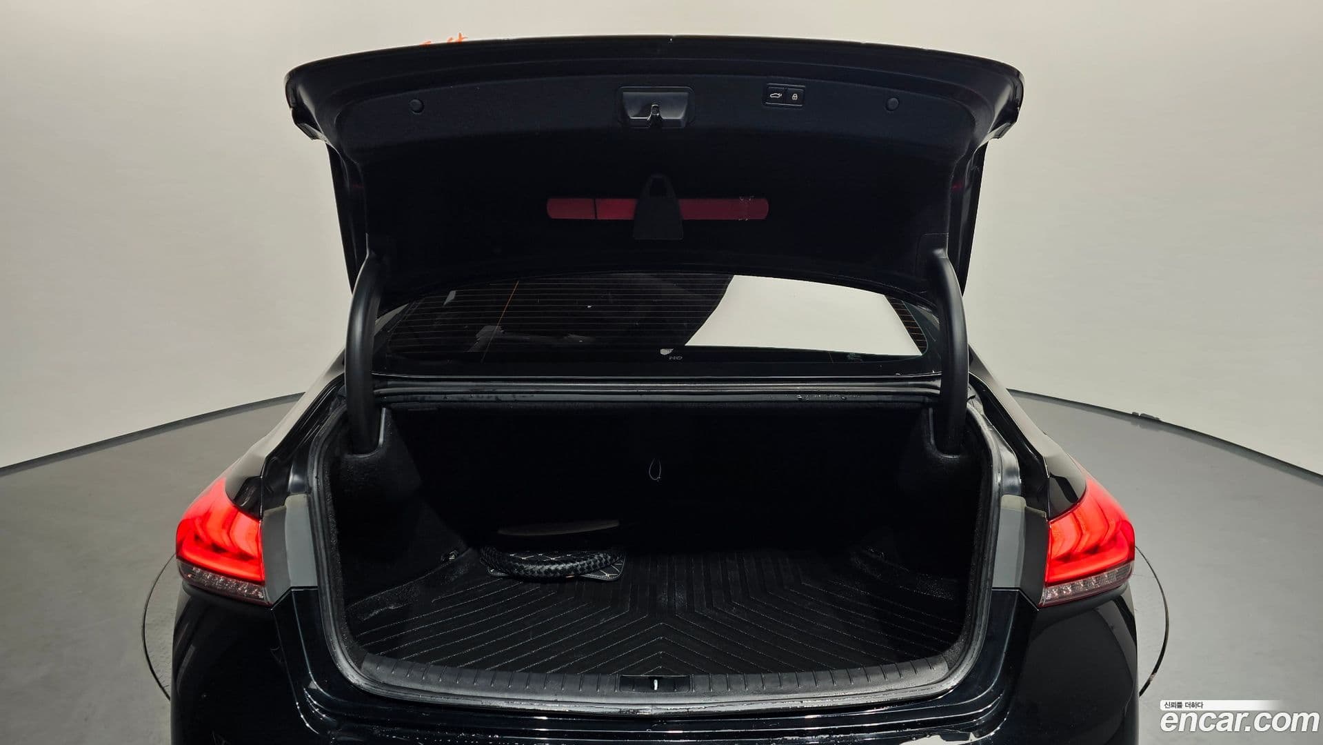 Main__Slider__Photo:Genesis Hyundai 2015.10-19