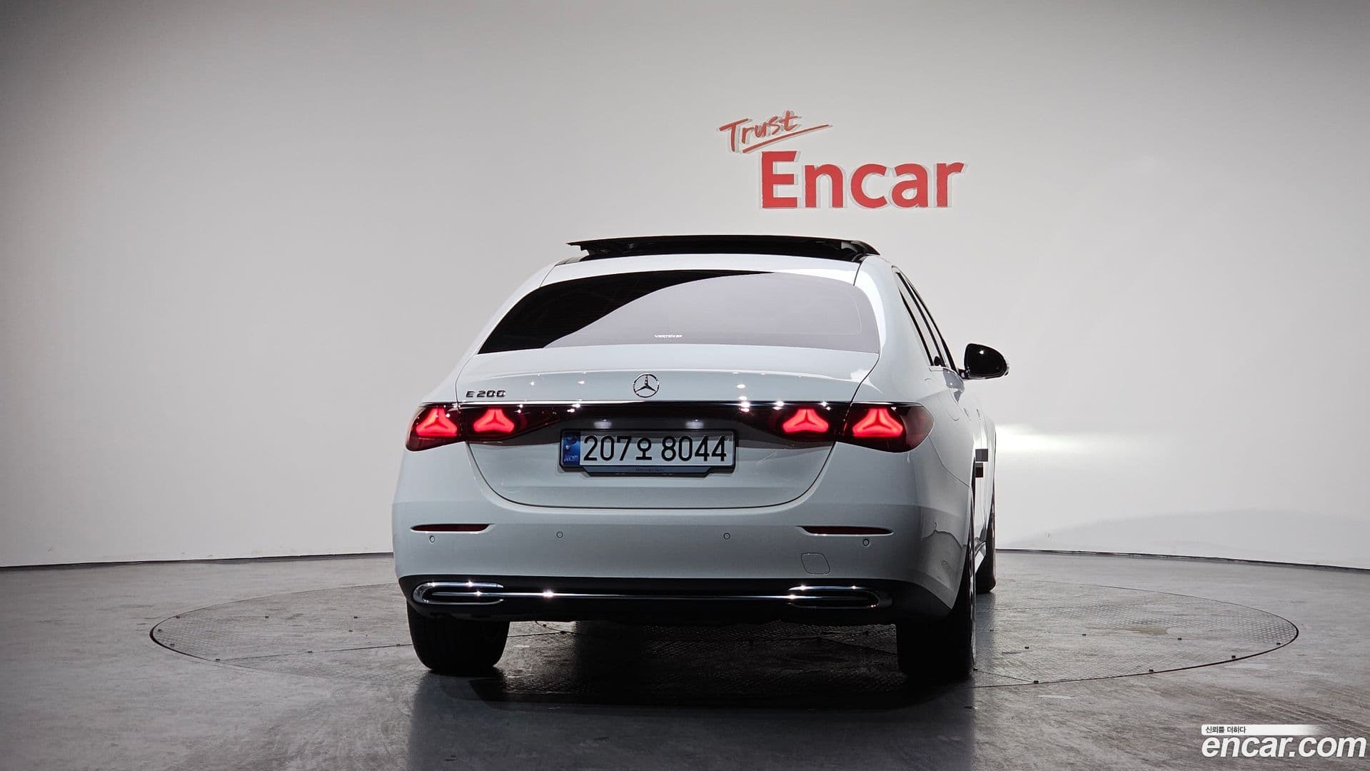 Main__Slider__Photo:E-Class Mercedes-Benz 2024.11-3