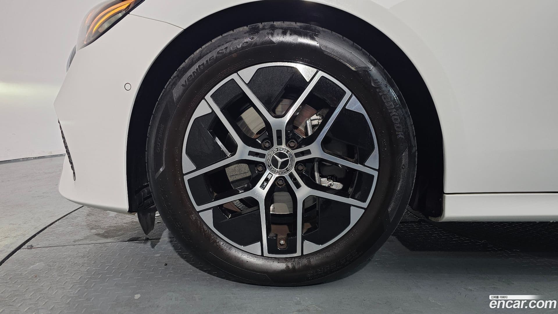 Main__Slider__Photo:E-Class Mercedes-Benz 2024.11-4