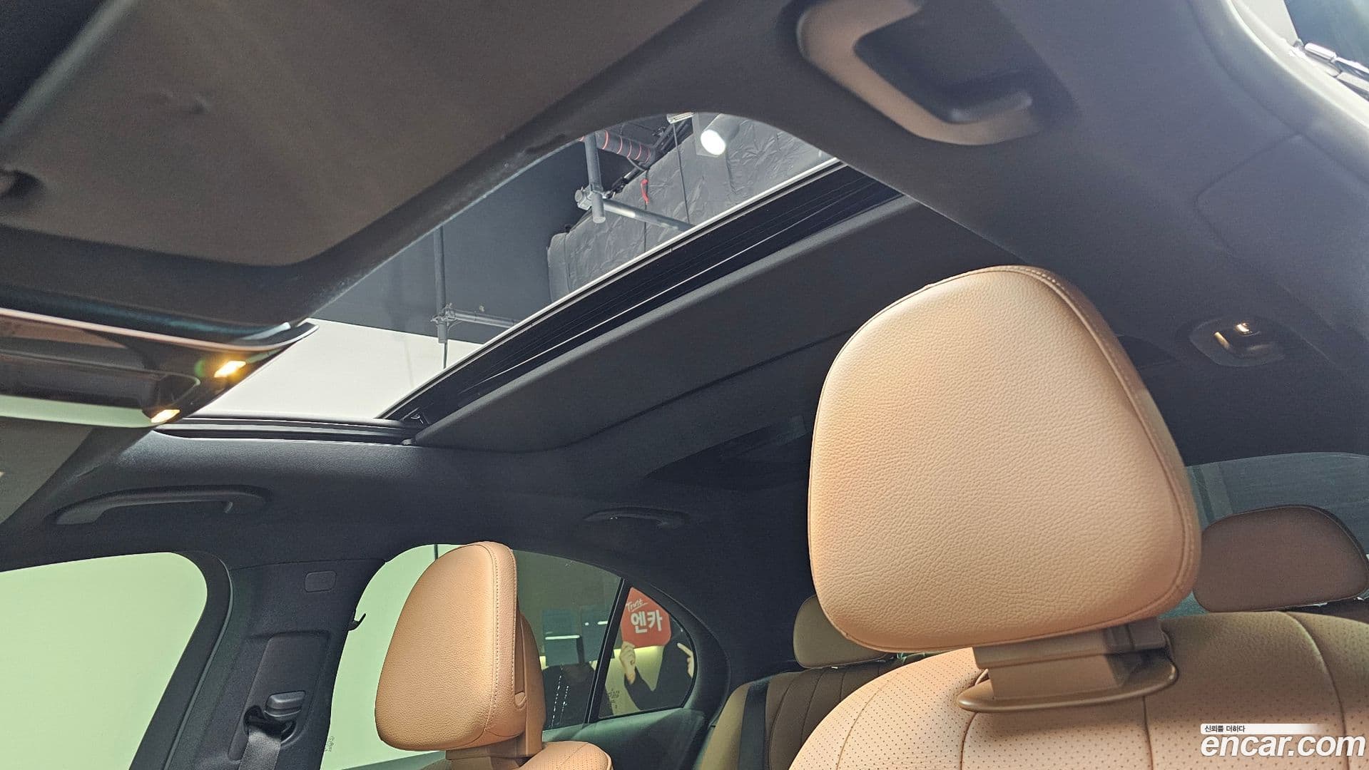 Main__Slider__Photo:E-Class Mercedes-Benz 2024.11-15