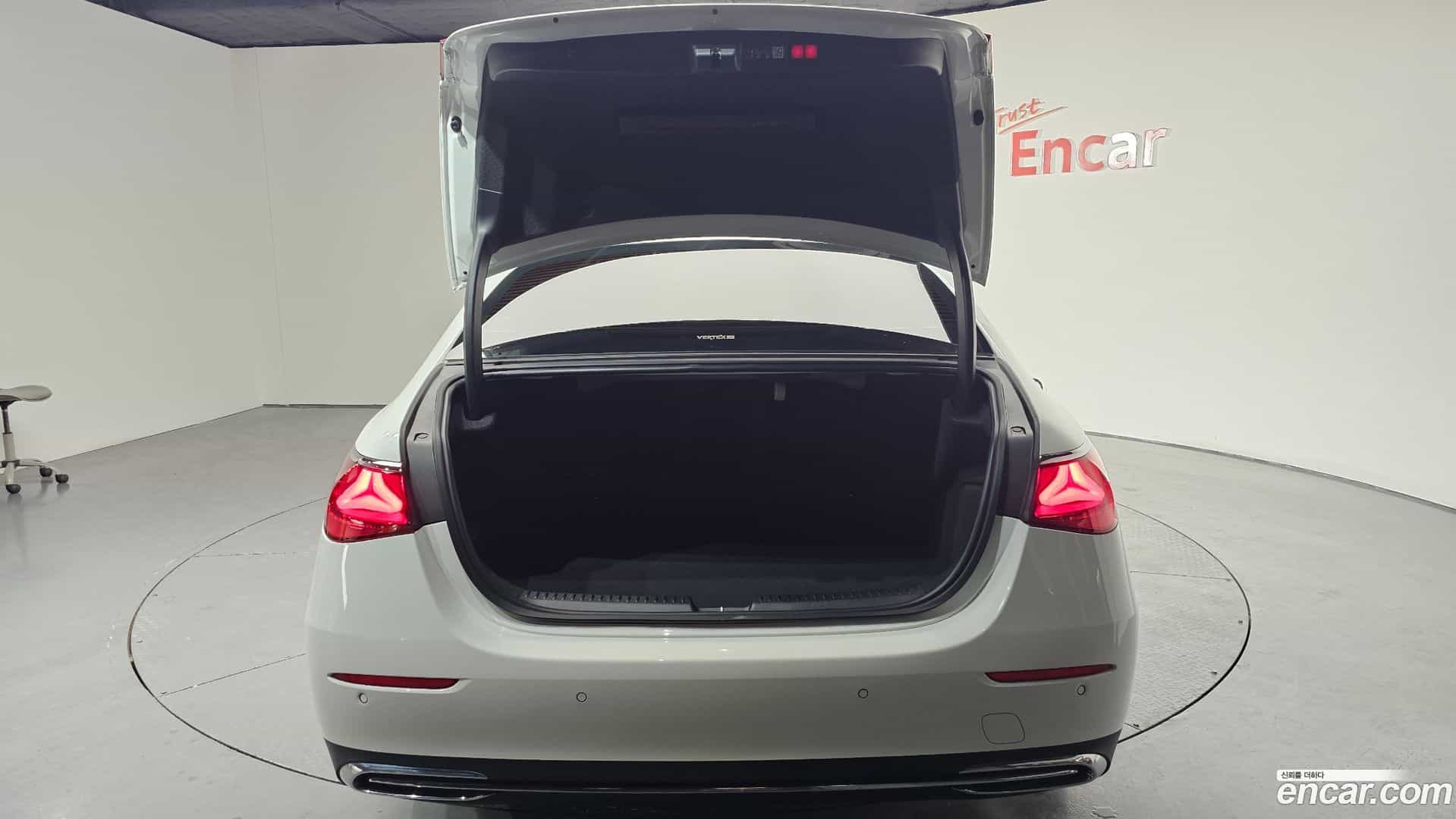 E-Class Mercedes-Benz 2024.11-OPTION-024